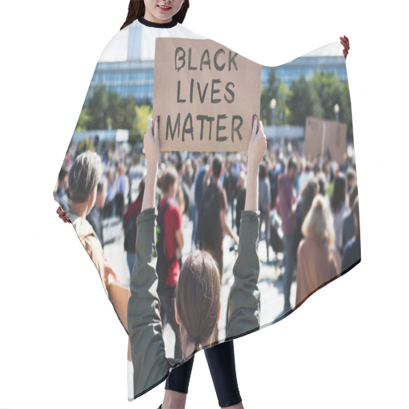 Personality  Rear View Of Black Lives Matters Protesters Holding Signs And Marching Outdoors In Streets. Hair Cutting Cape