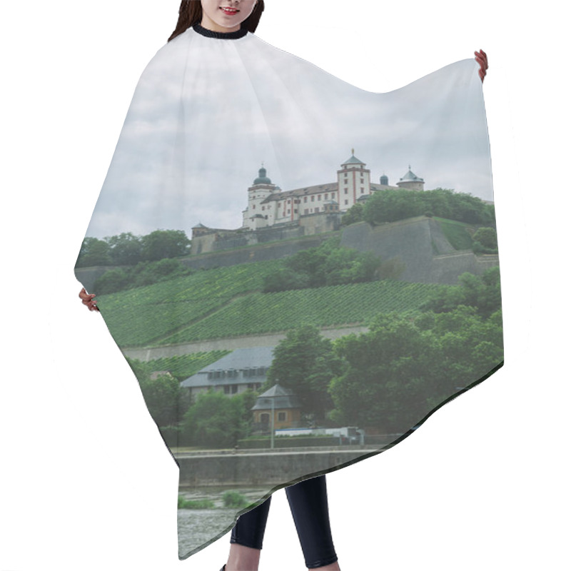 Personality  Wurzburg Hair Cutting Cape