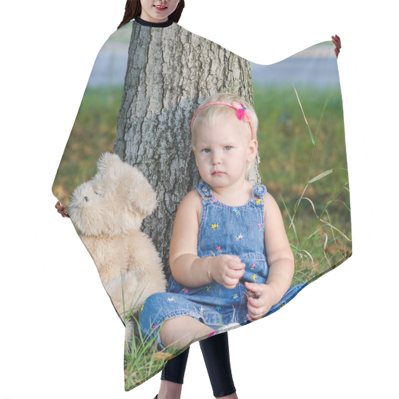 Personality  Girl With Teddy Bear Hair Cutting Cape