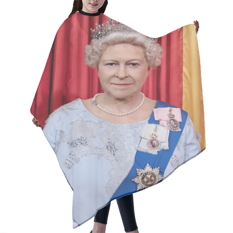 Personality  BLACKPOOL, JANUARY 14: Madame Tussauds, UK 2018. Wax Figure Of Elizabeth II - Elizabeth Alexandra Mary - Queen Of The United Kingdom And The Other Commonwealth Realms. Hair Cutting Cape