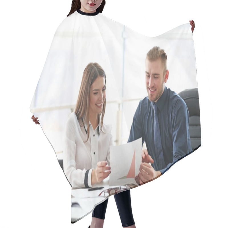 Personality  Businessman And Businesswoman Working Hair Cutting Cape