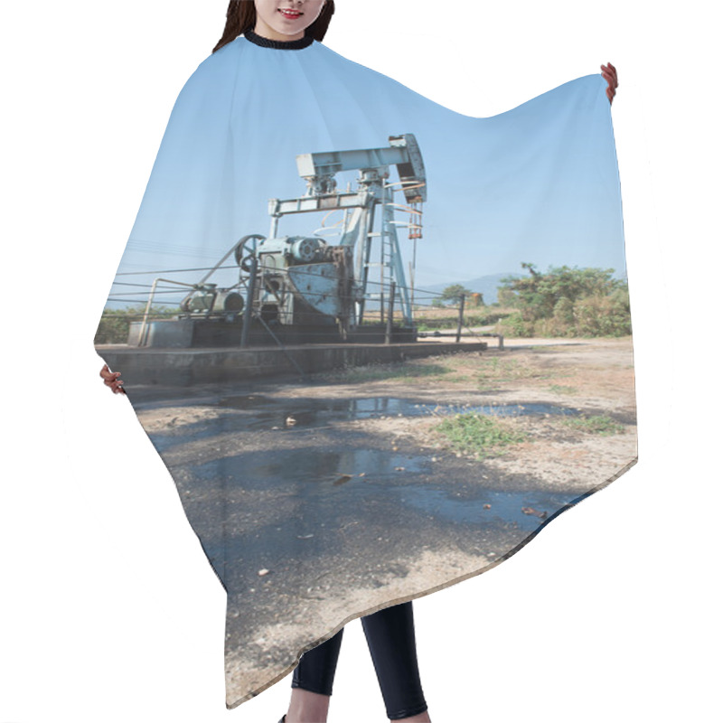 Personality  Pump Jack With Crude Oil Contamination Hair Cutting Cape