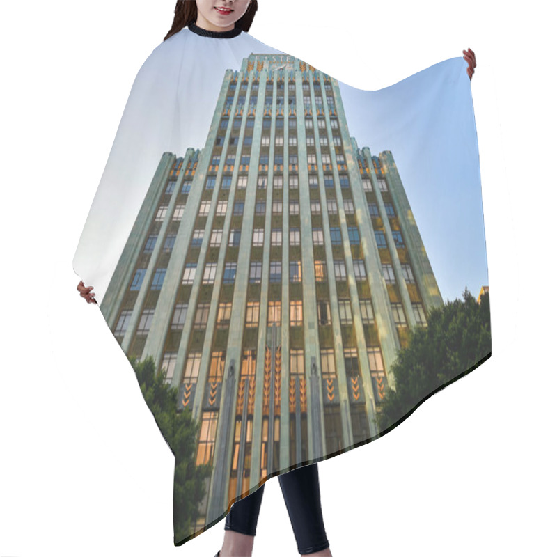 Personality  Los Angeles CA, Aug 26, 2020: The Iconic Eastern Columbia Building In Downtown LA Is A Beautiful Example Of Art Deco Architectural Style. Hair Cutting Cape