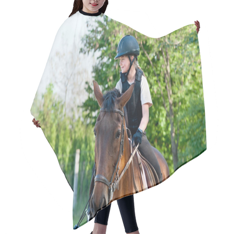 Personality  Girl Riding A Horse Hair Cutting Cape