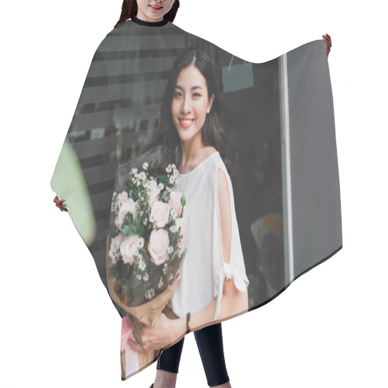 Personality  Asian Woman Standing In Flower Shop And Holding Bouquet Of Flowers Hair Cutting Cape