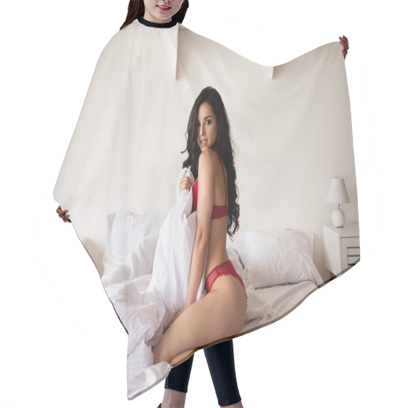 Personality  Sexy Girl Posing While Sitting In Bed And Covering With Blanket Hair Cutting Cape