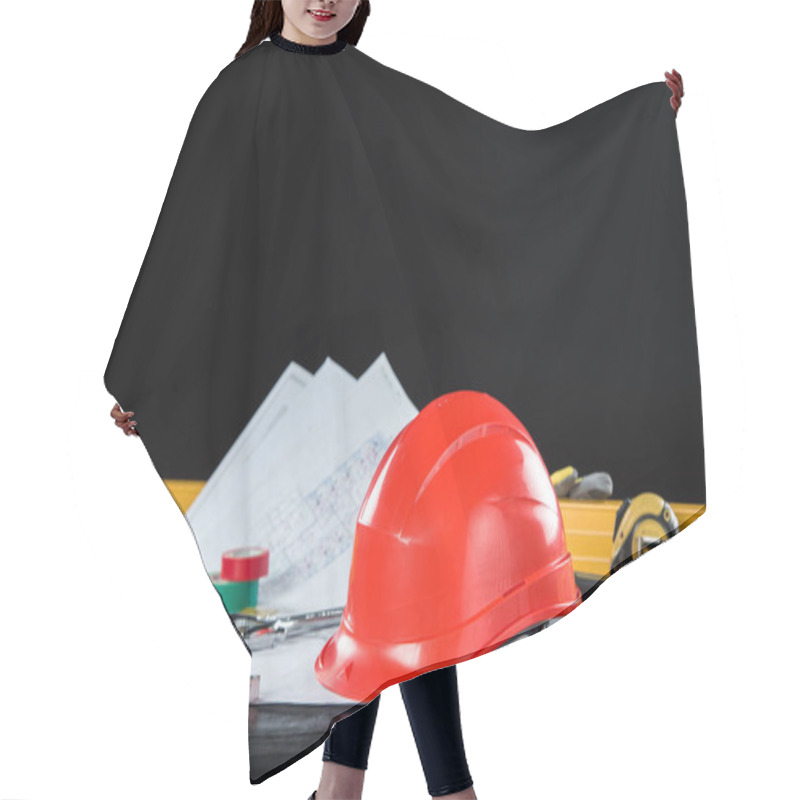 Personality  Engineering Equipment On Table Hair Cutting Cape