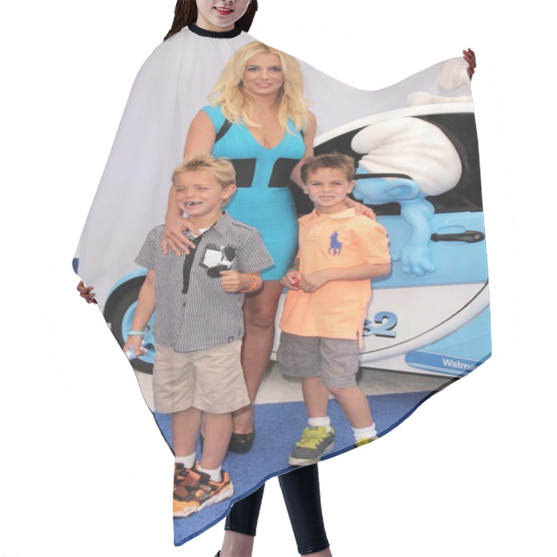 Personality  Britney Spears, Sean Preston Federline, Jayden James Federline Hair Cutting Cape