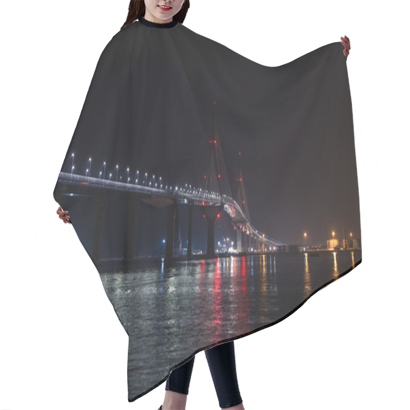 Personality  Night Brigde In Bay Hair Cutting Cape