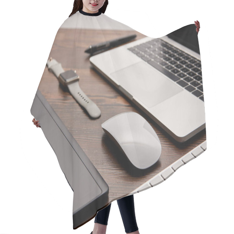 Personality  Close-up Shot Of Laptop With Wireless Mouse And Keyboard Lying On Wooden Table With Smart Watch And Graphics Tablet Hair Cutting Cape