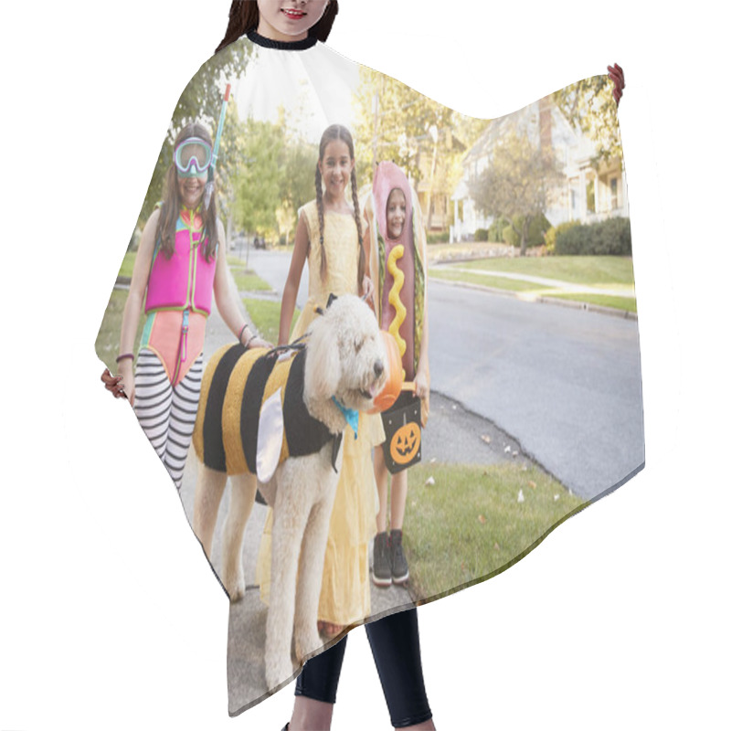 Personality  Children And Dog In Halloween Costumes For Trick Or Treating Hair Cutting Cape