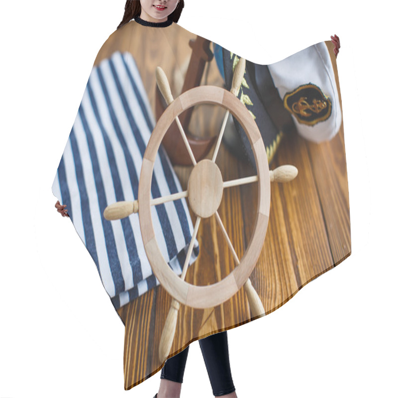 Personality  Decorative Wooden Steering Wheel Hair Cutting Cape