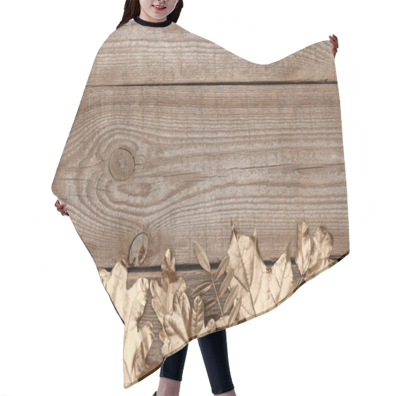 Personality  Top View Of Golden Leaves On Wooden Textured Background Hair Cutting Cape