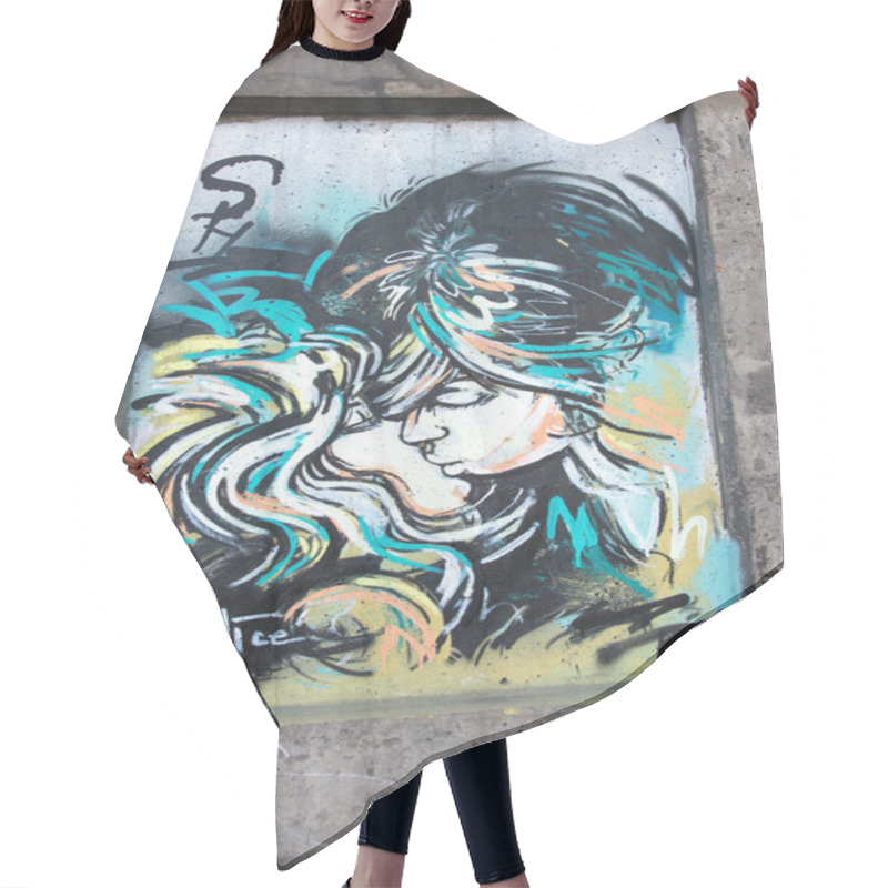 Personality  Street Art By C215 Alice Hair Cutting Cape