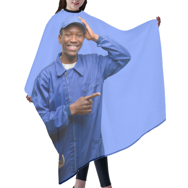 Personality  African Black Plumber Man Pointing Away Side With Finger Hair Cutting Cape