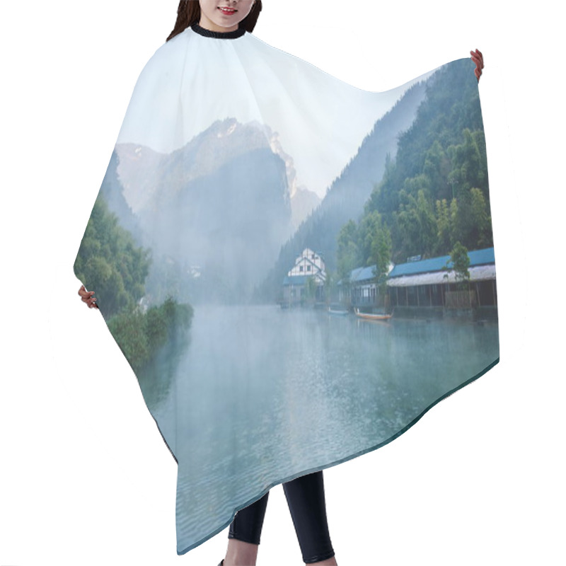 Personality  Hubei Zigui Three Gorges Bamboo Sea Water Lake Hair Cutting Cape