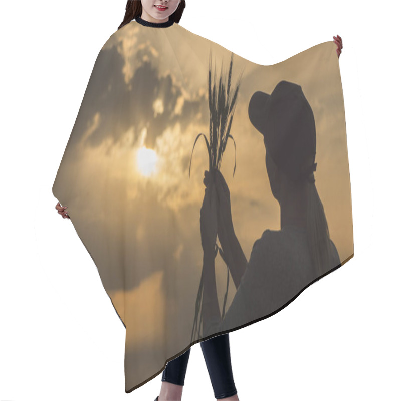 Personality  Silhouette Of A Young Farmer Looking At The Ears Of Wheat. Back View Hair Cutting Cape