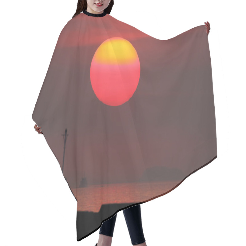 Personality  Large Red Sun Hair Cutting Cape