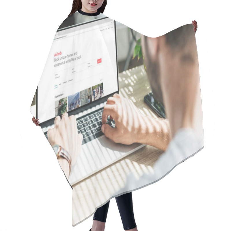 Personality  Back View Of Man Using Laptop With Airbnb Website On Screen Hair Cutting Cape