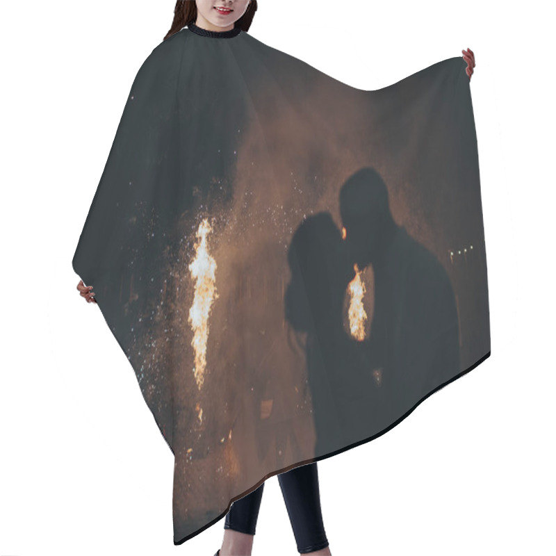 Personality  Silhouettes Of The Bride And Groom Kissing On The Background Of The Fire Show Hair Cutting Cape