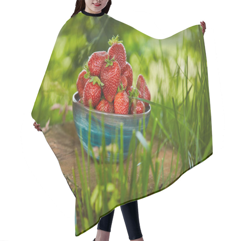 Personality  Fresh Sweet Strawberries In Bowl On Stump Hair Cutting Cape