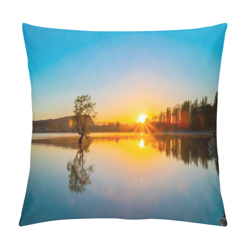 Personality  That Wanaka Tree, Willow Tree Growing In Lake Is Popular Tourist Scene In Long Exposure With Sunset Colors Reflected From Snow Covered Mountains Behind. Pillow Covers