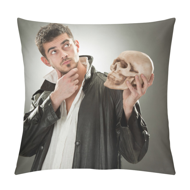 Personality  Modern Hamlet With Skull Portrait On Black Background Pillow Covers