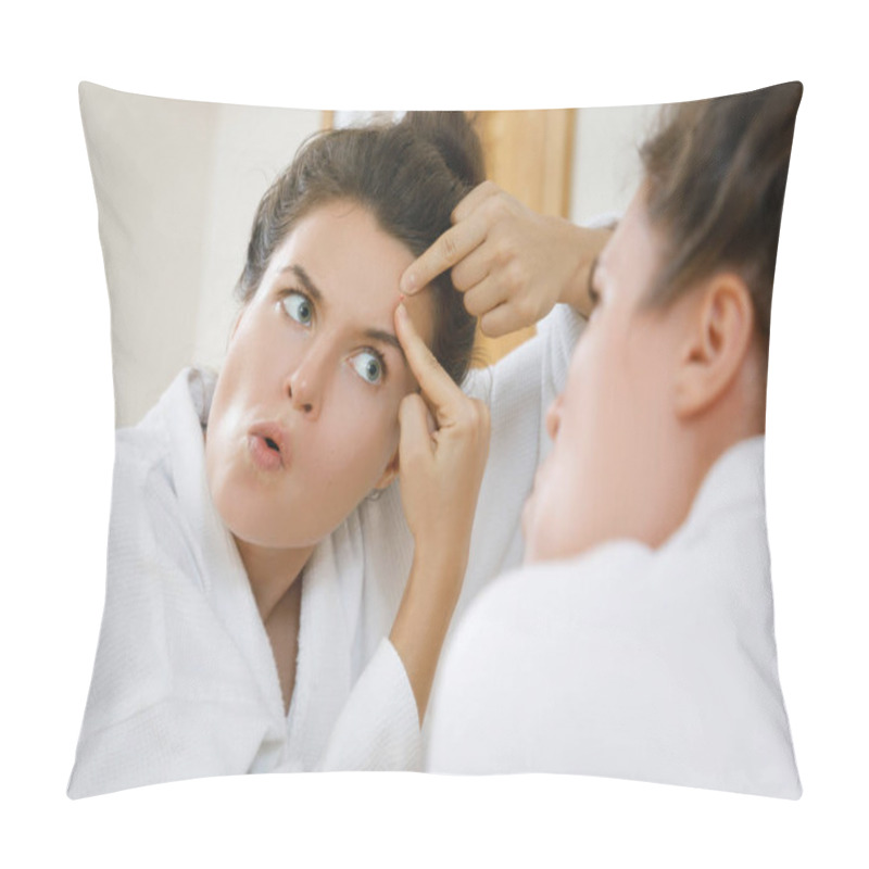 Personality  Woman Squeeze Pimples In The Bathroom  Pillow Covers