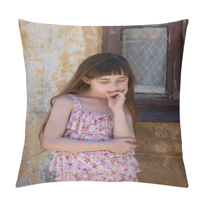 Personality  Adorable Happy Little Girl Outdoors. Portrait Of Caucasian Kid Enjoy Summer. Pillow Covers