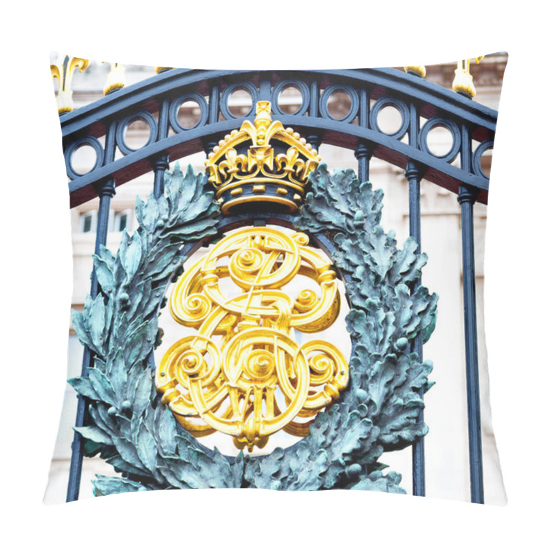 Personality  In London England The Old Metal Gate  Royal Palace Pillow Covers