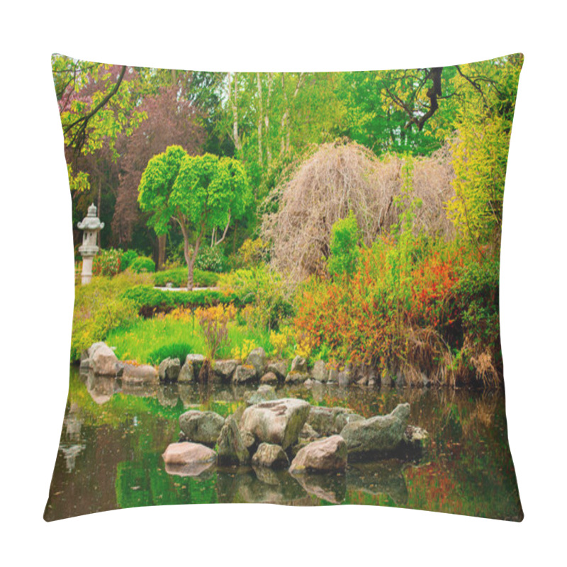 Personality  Beautiful Japanese Garden And Pond Pillow Covers