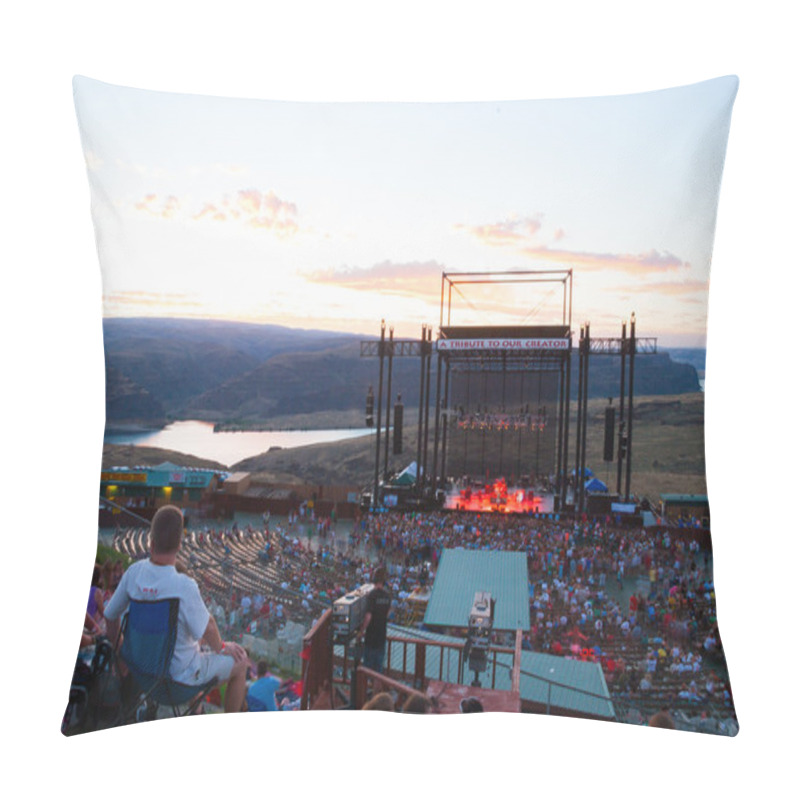 Personality  The Gorge Ampitheater At Creation NW 2006 Pillow Covers