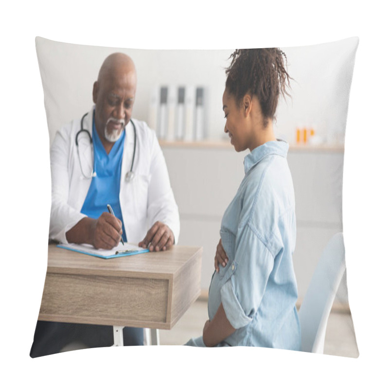 Personality  Male Doctor Consulting Young Smiling Pregnant Woman Pillow Covers