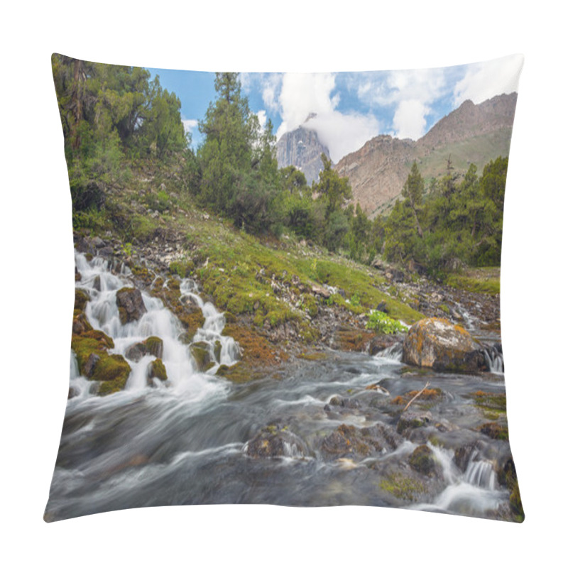 Personality  Mountain Creeks Fast Moving Pillow Covers