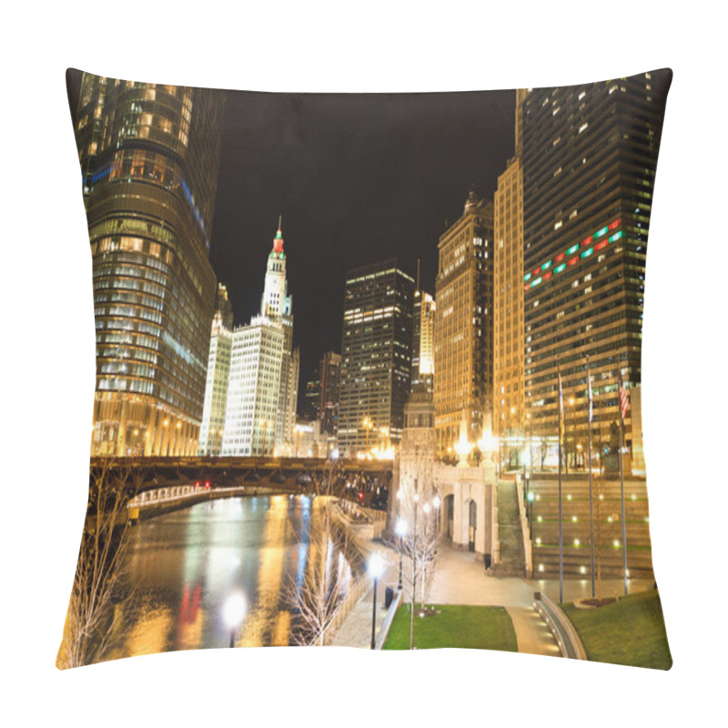 Personality  Chicago River At Night Pillow Covers