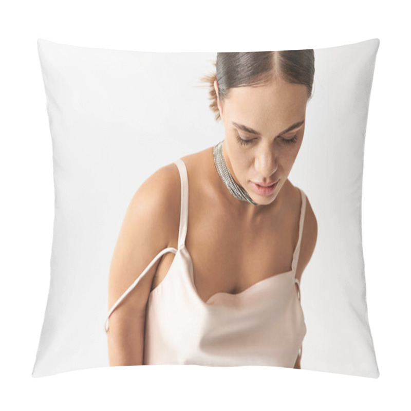 Personality  Short-statured Model In A Stylish Dress Presents Fashion In An Inclusive Atmosphere. Pillow Covers