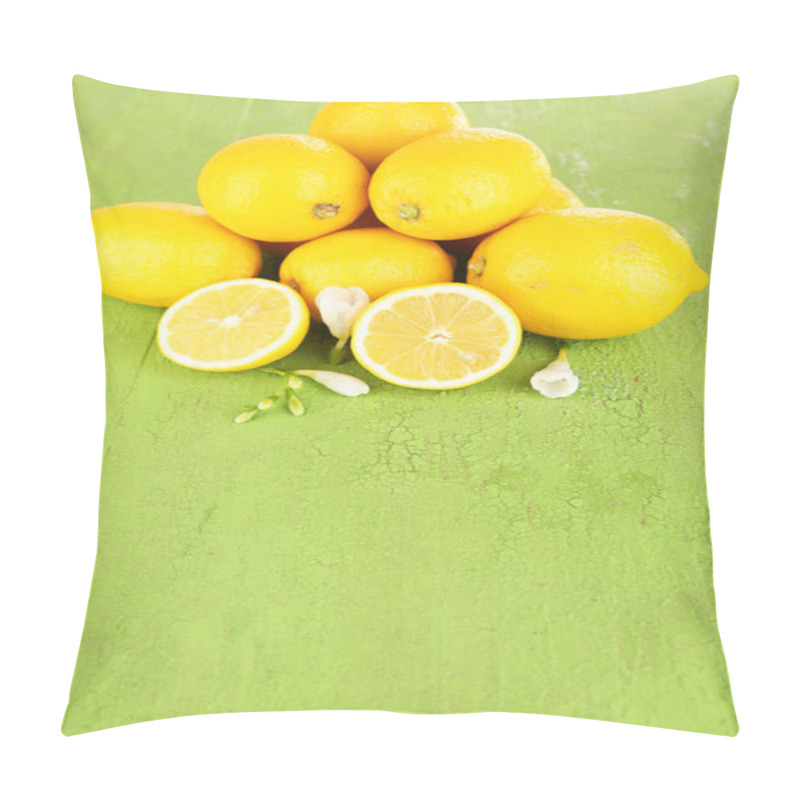 Personality  Fresh Lemons And Lavender On Green Table Pillow Covers