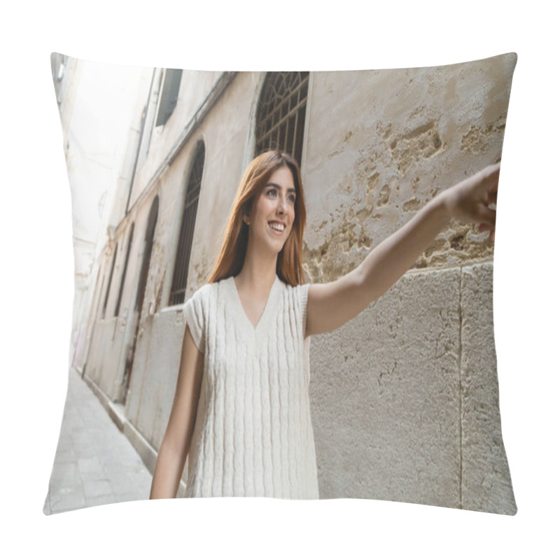 Personality  Cheerful Woman In Sleeveless Jumper Pointing With Finger On Venetian Street Pillow Covers