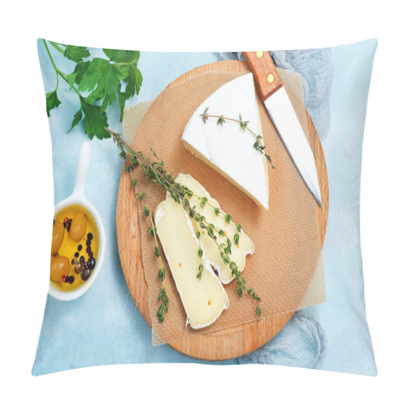 Personality  Sliced Cheese On Wooden Board Pillow Covers