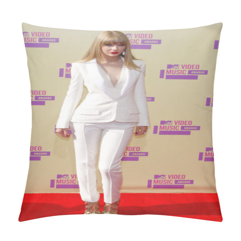 Personality  Singer Taylor Swift Pillow Covers