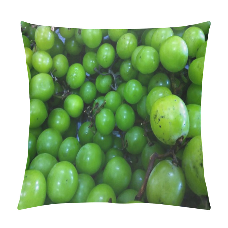 Personality  Close Up Of A Bunch Of Green Grapes Pillow Covers