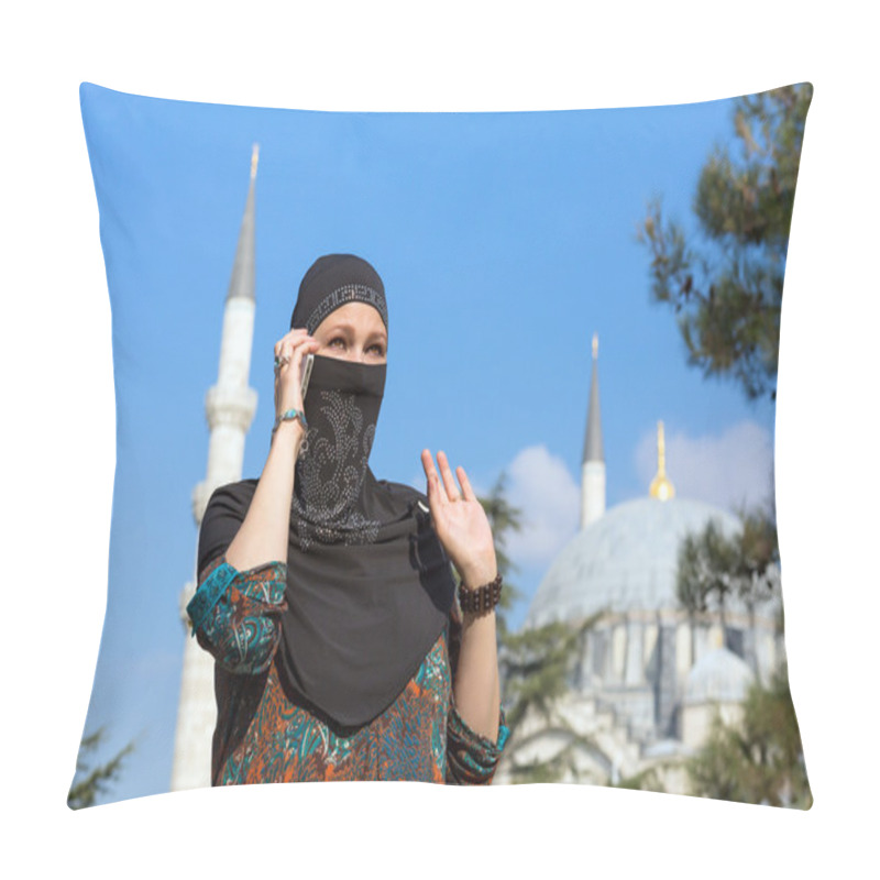 Personality  Beautiful Arabian Woman In Traditional Muslim Clothing Talking On Telephone Pillow Covers