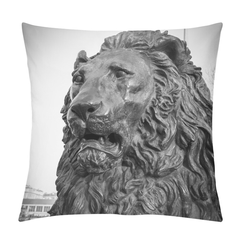 Personality  Lion Metal Statue Pillow Covers