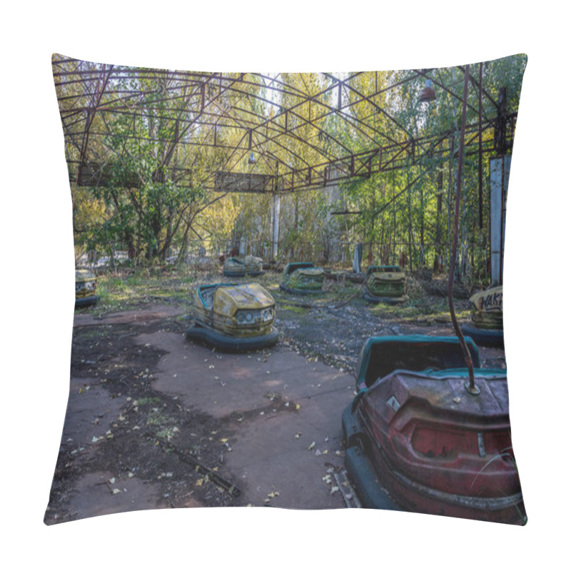 Personality  Walk Inside The Chernobyl After 30 Years, Disaster Was An Energy Accident That Occurred On 26 April 1986 At The No. 4 Nuclear Reactor In The Chernobyl Nuclear Power Plant, Near The City Of Pripyat. Pillow Covers