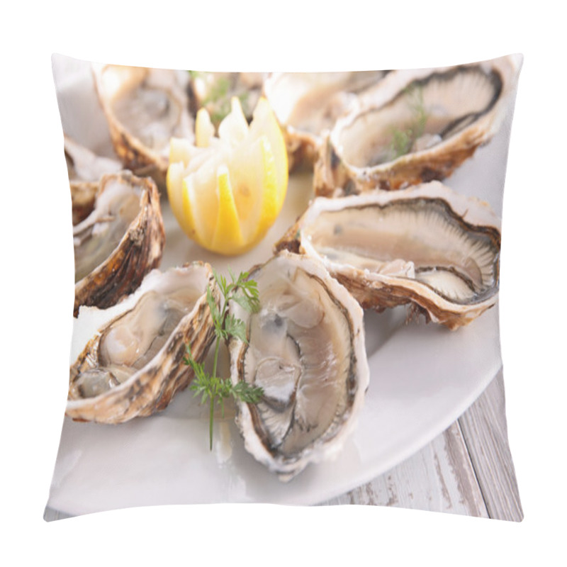 Personality  Fresh Oysters On Wooden Table Pillow Covers