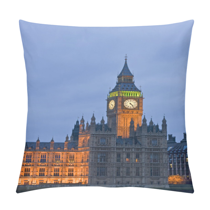 Personality  Big Ben At Twilight Witth Lights Making Architecture Glow In The Coming Dar Pillow Covers