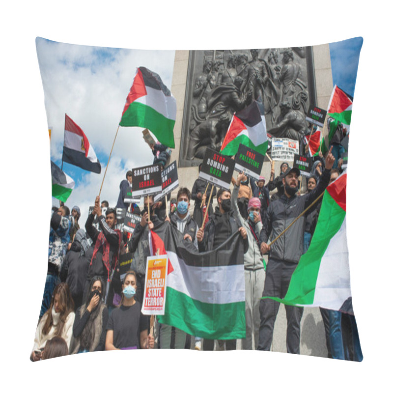 Personality  London, UK. 22nd May 2021. Pro-Palestine Protesters At The Save Sheikh Jarrah Rally For A Free Palestine, Urging The UK Government To Take Instant Action And Stop Allowing Israel To Act With Impunity. Pillow Covers