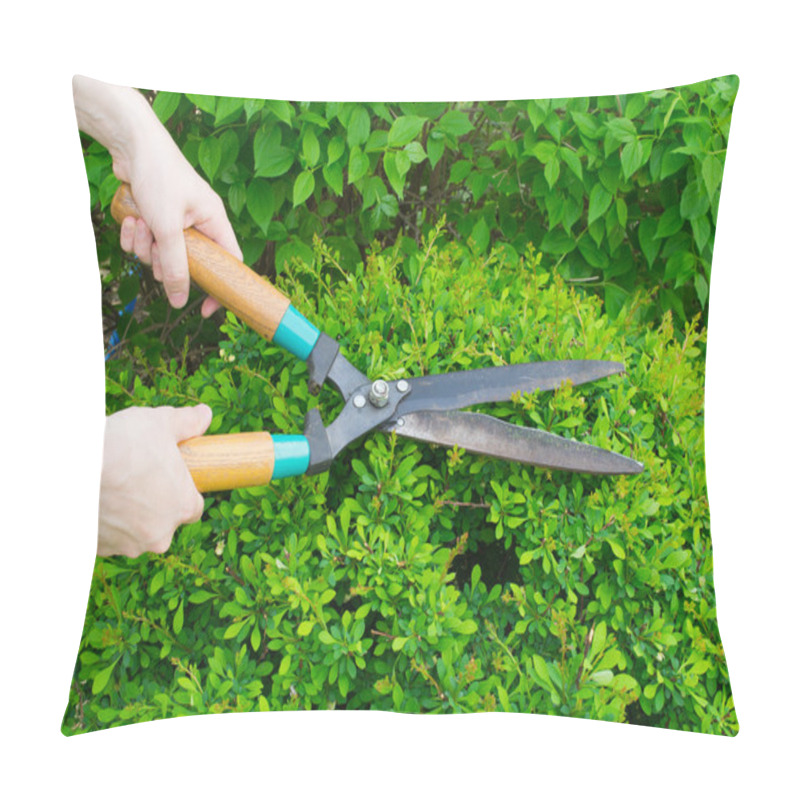 Personality  Hands Are Cut Bush Clippers Pillow Covers