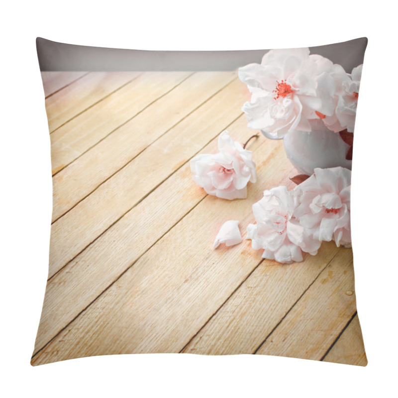 Personality  White Roses In A Vase Pillow Covers