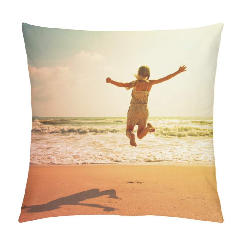 Personality  Happy Child On The Beach Pillow Covers